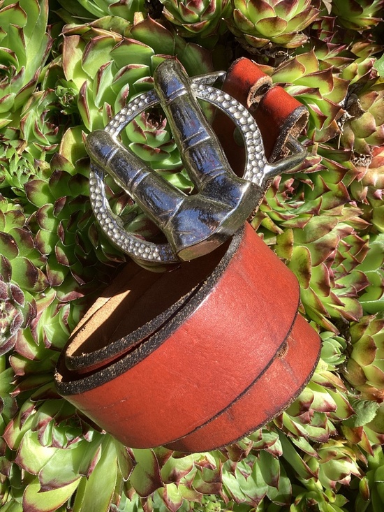 Outstanding Vintage Heavy Metal Finger Peace Sign Belt Buckle Leather Belt? main image 9
